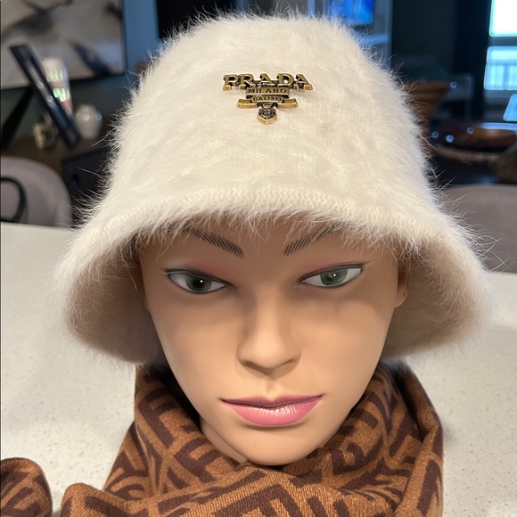 Luxury Designer Winter Hat NWT - Picture 2 of 12